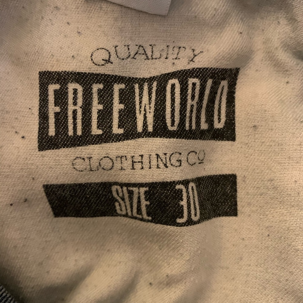Distressed jeans - Picture 4 of 4